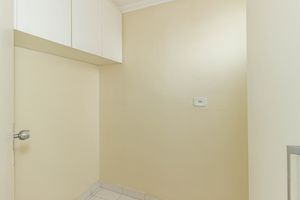 Image 36 - 893657