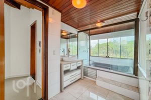Image 16 - 893666