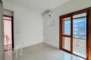 Image 15 - 893666