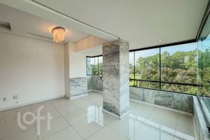 Image 5 - 893666