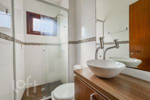 Image 11 - 893666
