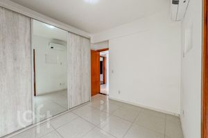 Image 14 - 893666