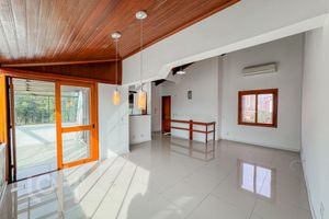 Image 27 - 893666