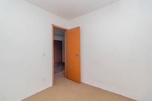 Image 10 - 893671