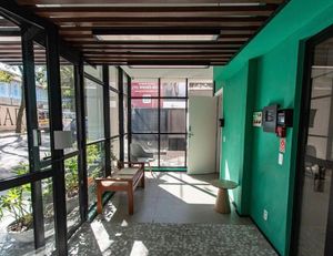 Image 18 - 893675