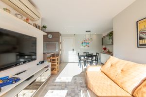 Image 3 - 893677