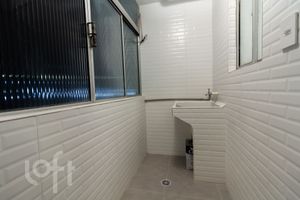 Image 7 - 893680