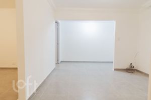 Image 17 - 893680