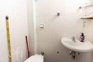 Image 21 - 893683