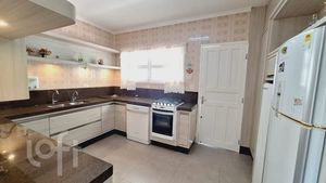 Image 19 - 893749