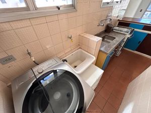 Image 19 - 893753