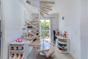Image 9 - 893755