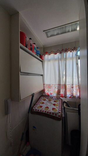 Image 18 - 893755