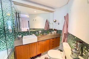 Image 19 - 893756