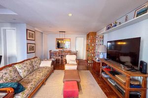 Image 6 - 893756