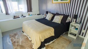 Image 8 - 893758