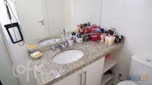 Image 29 - 893758