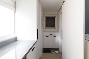 Image 19 - 893758