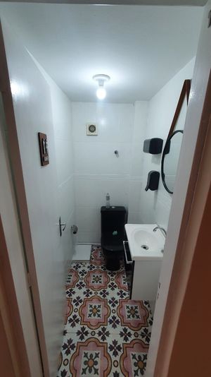 Image 8 - 893782