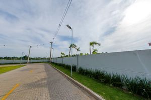 Image 1 - 893844
