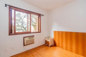 Image 18 - 893847