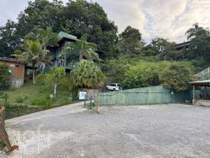 Image 28 - 893849