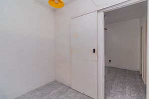 Image 6 - 893852