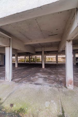 Image 18 - 893852
