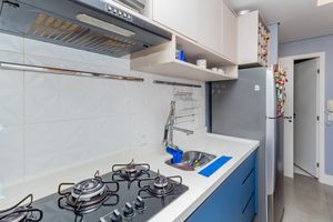Image 17 - 893860