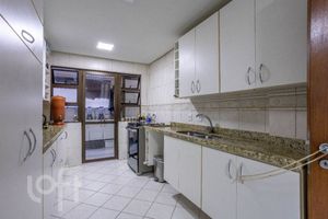 Image 23 - 893878