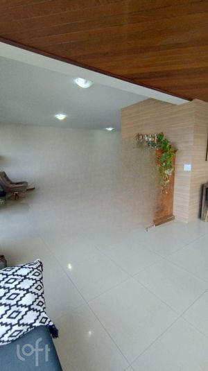 Image 21 - 893878