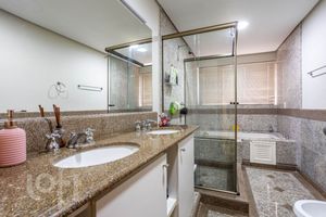 Image 15 - 893878