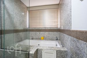Image 16 - 893878
