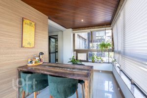 Image 7 - 893878