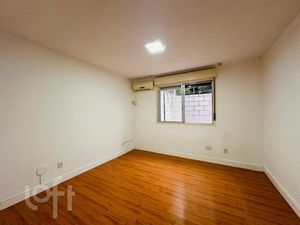 Image 18 - 893917