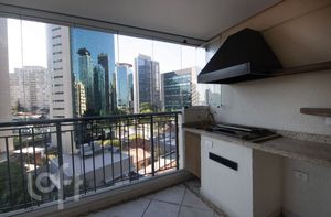 Image 4 - 893940