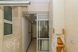 Image 31 - 893940