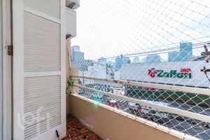 Image 22 - 893941