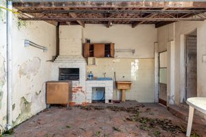 Image 18 - 893970