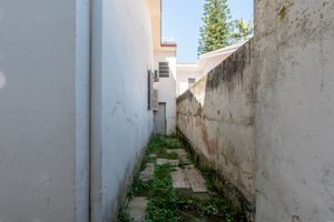 Image 22 - 893970