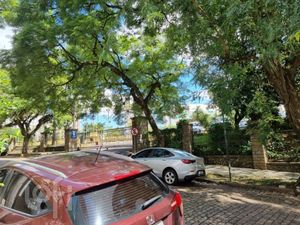 Image 1 - 893971