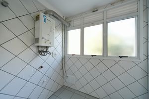 Image 10 - 893972