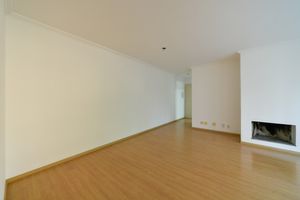 Image 3 - 893972