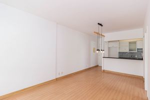 Image 6 - 893973
