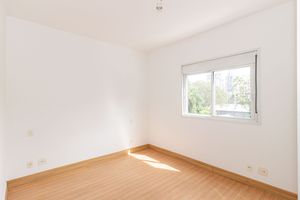 Image 12 - 893973