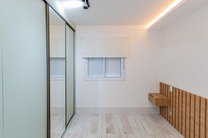 Image 17 - 893974