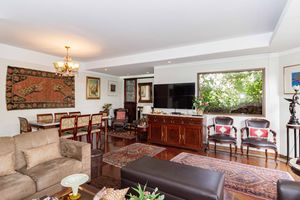 Image 4 - 893975