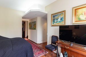 Image 10 - 893975