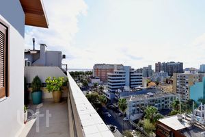 Image 32 - 893981