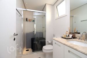 Image 9 - 893991